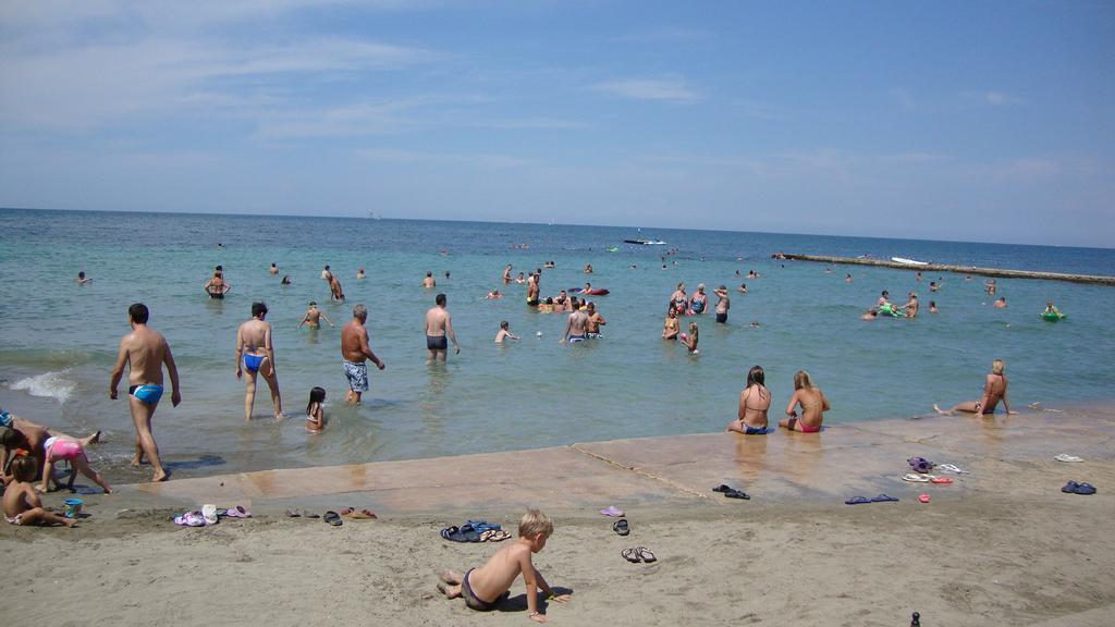 Apartments Punta by Sea Umag Bagian luar foto